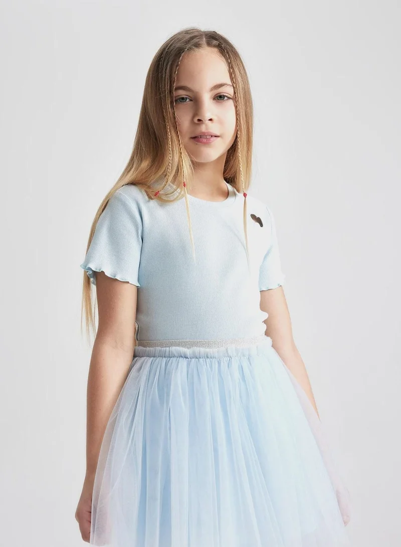 ديفاكتو تي شيرت بأكمام قصيرة مطرز بقصة ضيقة